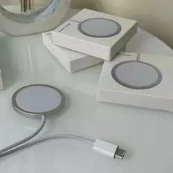 Беспроводное зарядное устройство MagSafe (NL) Беспроводное зарядное устройство MagSafe (NL)